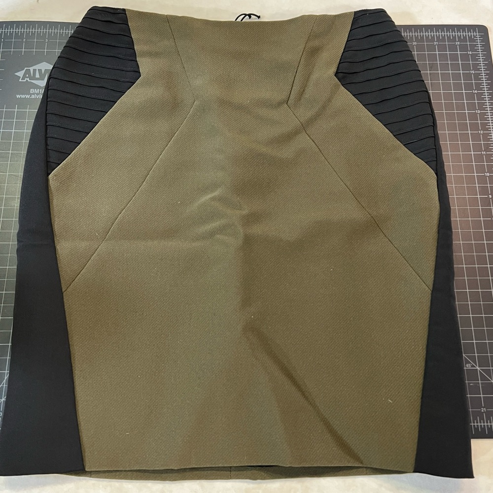 GUC J Mendel skirt sz 4